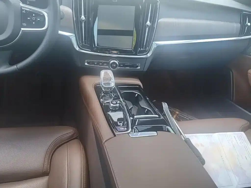 2024 Volvo S90 Plug-in Hybrid, All-Wheel Drive, Long Range, Inscription Luxury Edition — миниатюра 10