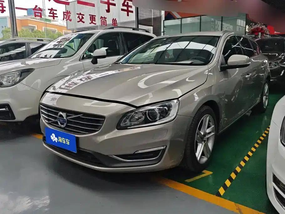 2015 Volvo V60 T5 Smart Edition — миниатюра 1