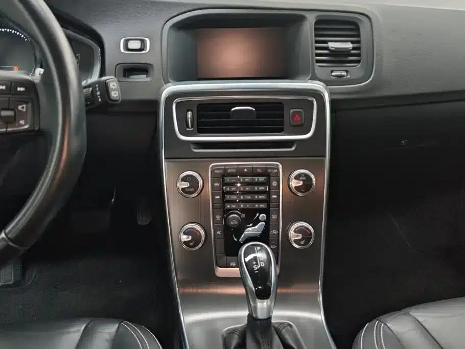 2015 Volvo V60 T5 Smart Edition — миниатюра 13