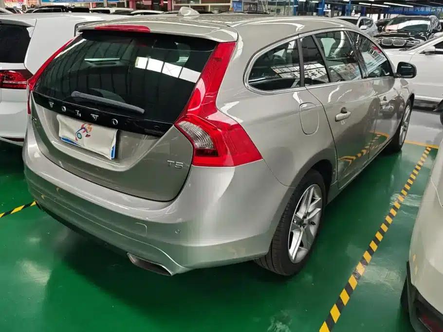 2015 Volvo V60 T5 Smart Edition — миниатюра 3