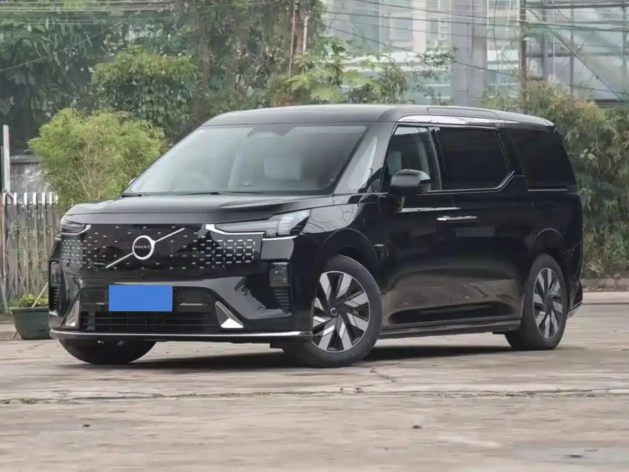 Volvo EM90 2025 Ultra 6-seater — миниатюра 1