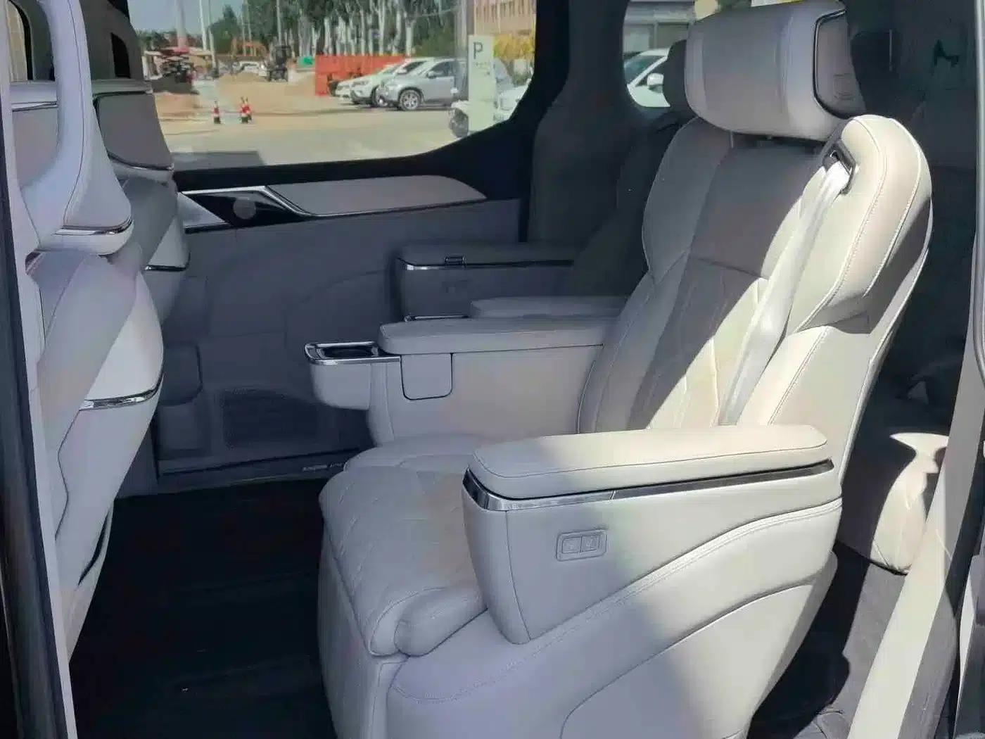 Volvo EM90 2025 Ultra 6-seater — миниатюра 9