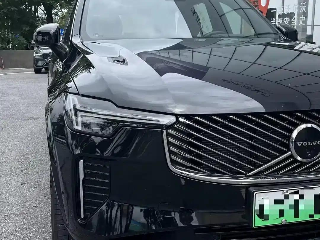 2025 Volvo XC90 Plug-in Hybrid Facelift T8 Luxury 7-Seater — миниатюра 2