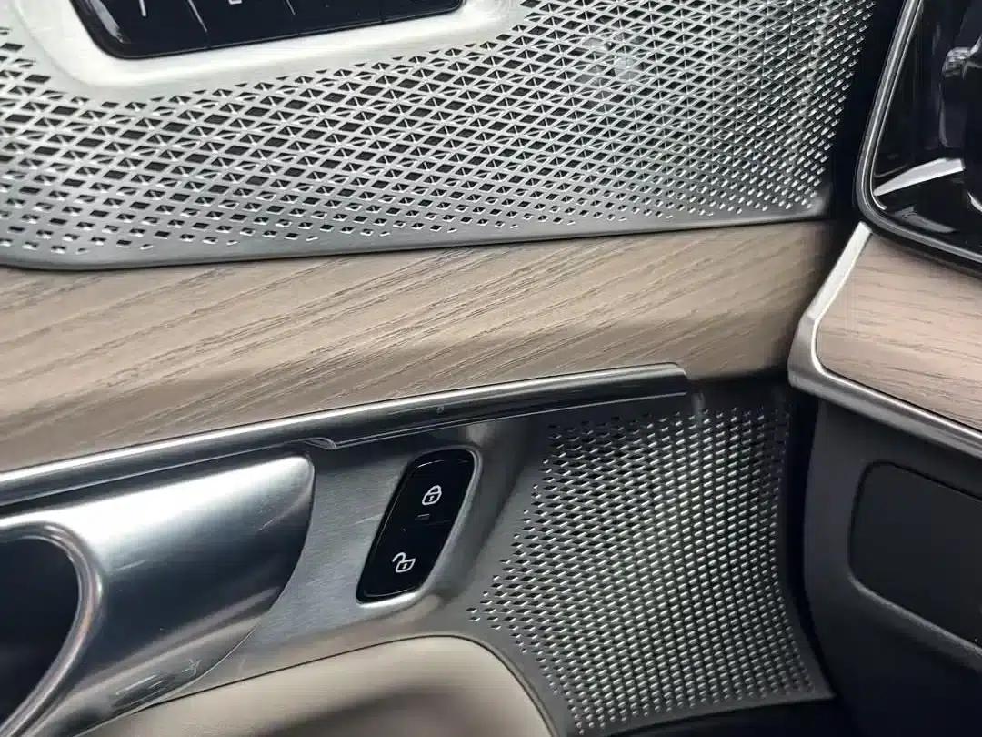 2025 Volvo XC90 Plug-in Hybrid Facelift T8 Luxury 7-Seater — миниатюра 12