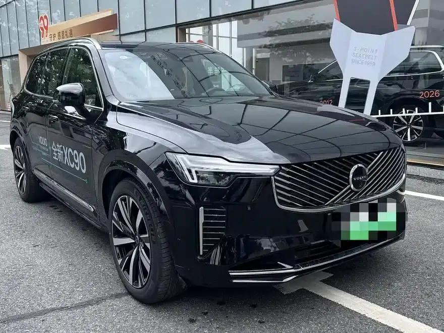 2025 Volvo XC90 Plug-in Hybrid Facelift T8 Luxury 7-Seater — миниатюра 6