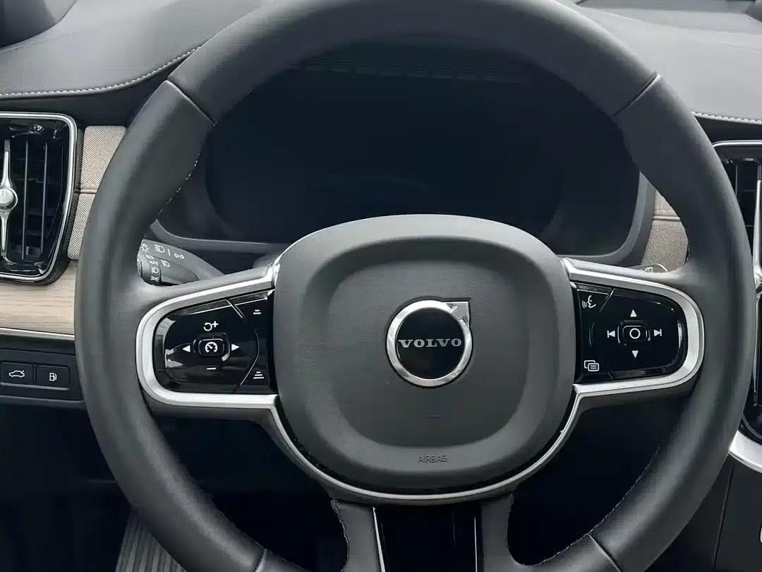 2025 Volvo XC90 Plug-in Hybrid Facelift T8 Luxury 7-Seater — миниатюра 8