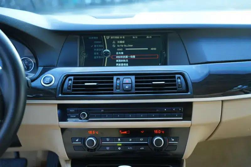 BMW 5 Series 2011 535Li Luxury — миниатюра 23