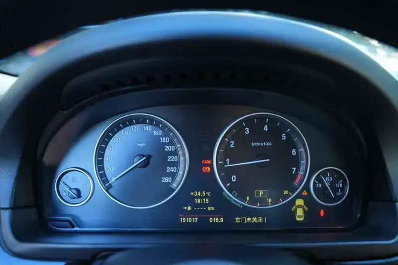 BMW 5 Series 2011 535Li Luxury — миниатюра 24