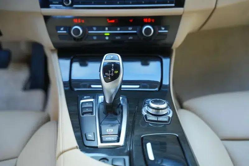BMW 5 Series 2011 535Li Luxury — миниатюра 26