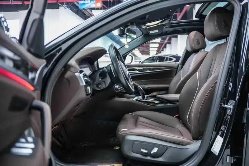 2022 BMW 5 Series Facelift 530Li Leading Edition M Sport Package — миниатюра 11
