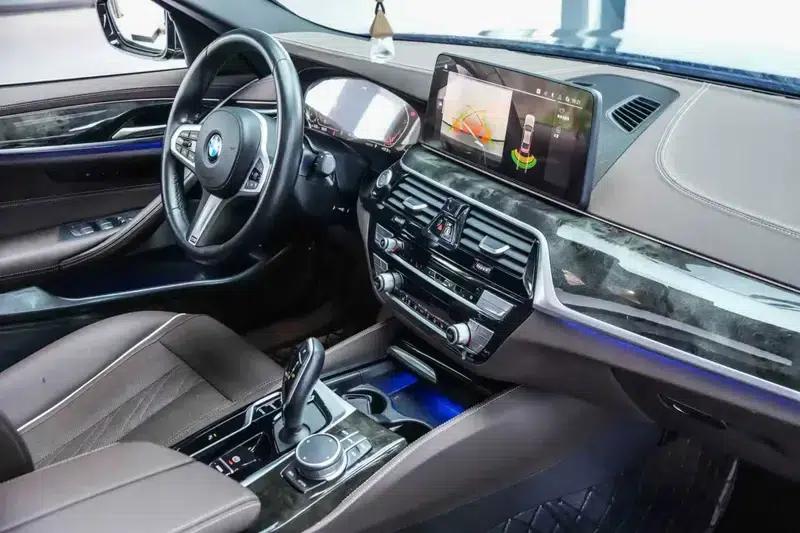 2022 BMW 5 Series Facelift 530Li Leading Edition M Sport Package — миниатюра 10