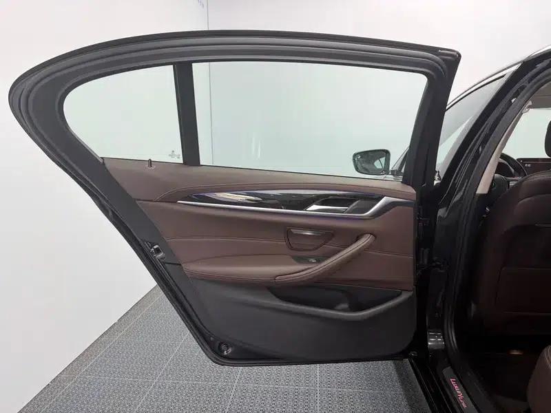BMW 5 Series 2022 Facelift 525Li Luxury Package — миниатюра 17