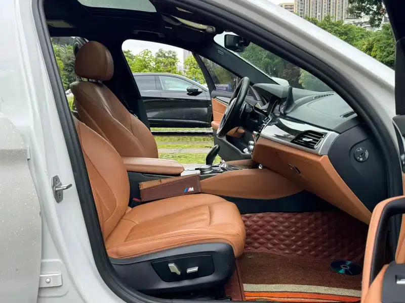 2018 BMW 5 Series 530Li Leading Edition M Sport Package — миниатюра 11