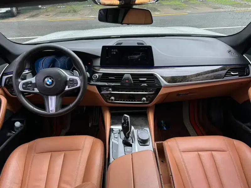2018 BMW 5 Series 530Li Leading Edition M Sport Package — миниатюра 7