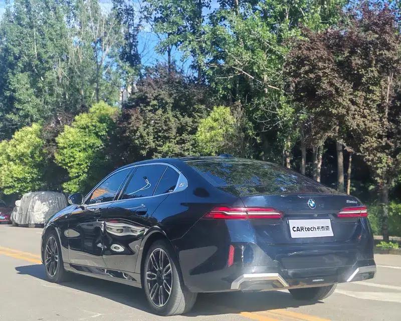 2024 BMW 5 Series 525Li M Sport Package — миниатюра 4