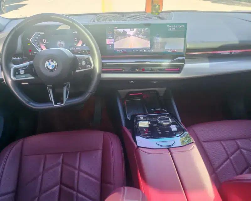 2024 BMW 5 Series 525Li M Sport Package — миниатюра 7