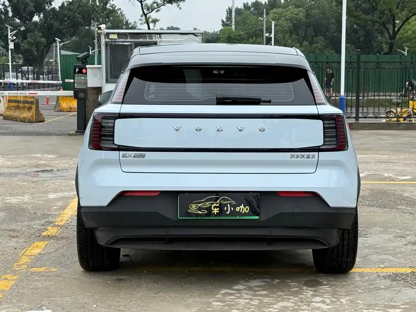 Volvo EX30 2025 Rear-Wheel Drive Long Range Ultra — миниатюра 11