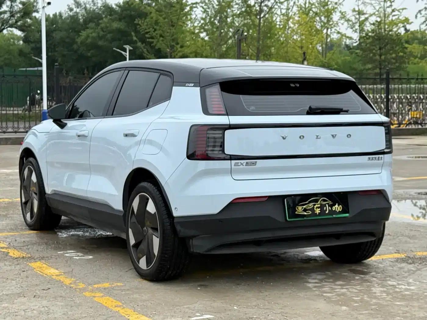 Volvo EX30 2025 Rear-Wheel Drive Long Range Ultra — миниатюра 12