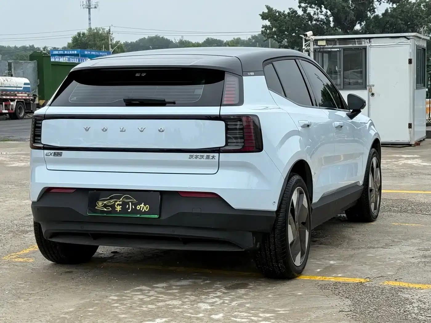 Volvo EX30 2025 Rear-Wheel Drive Long Range Ultra — миниатюра 10