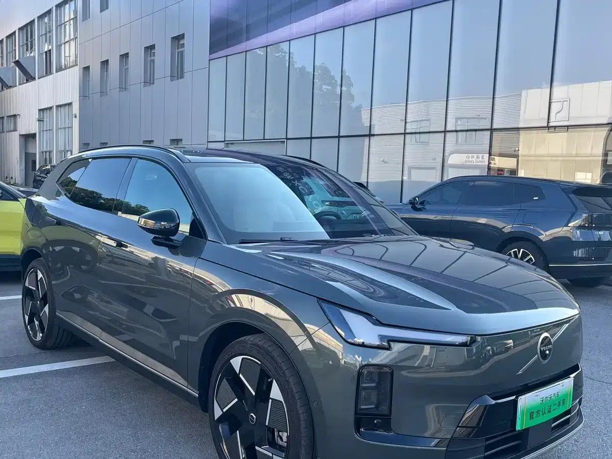 2026 Volvo XC70 Plug-in Hybrid, All-Wheel Drive, Ultra Range — миниатюра 11