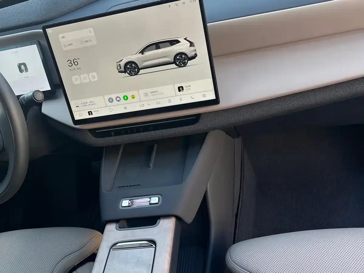 2026 Volvo XC70 Plug-in Hybrid, All-Wheel Drive, Ultra Range — миниатюра 9