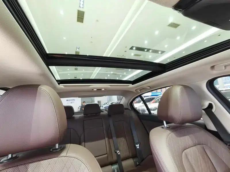2025 BMW 3 Series 330Li M Sport Shadow Edition — миниатюра 12