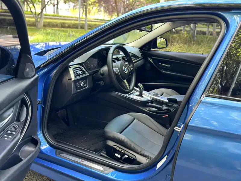 2018 BMW 3 Series 320Li Leading M Sport Package — миниатюра 14