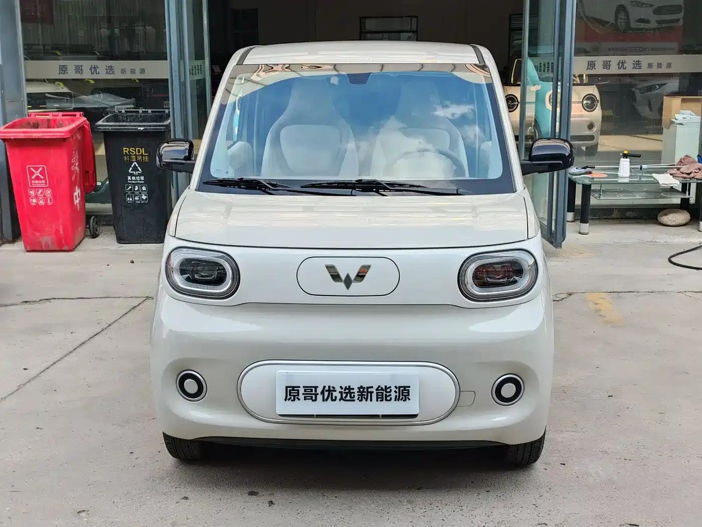 Hongguang MINIEV 2024 Third Generation 215km/h Youth Edition — миниатюра 2