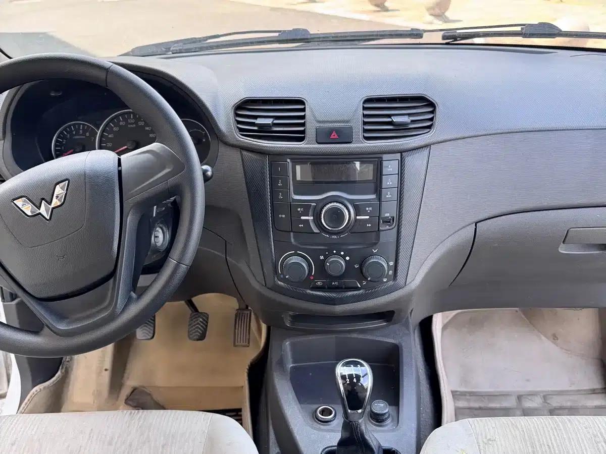 Wuling Hongguang 2016 1.5L S Comfort Model — миниатюра 8