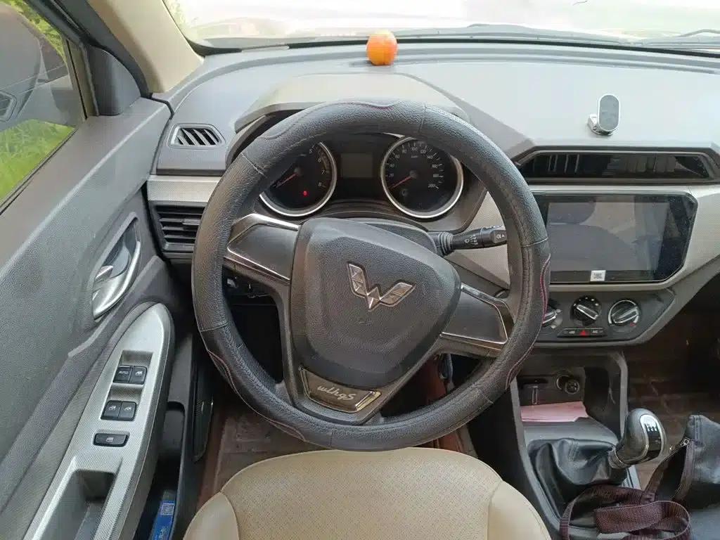 Wuling Hongguang 2018 1.5L S Comfort Model L2B — миниатюра 3