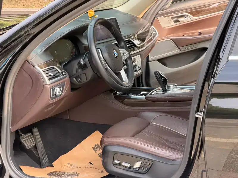 2019 BMW 7 Series 730Li Luxury Package — миниатюра 10
