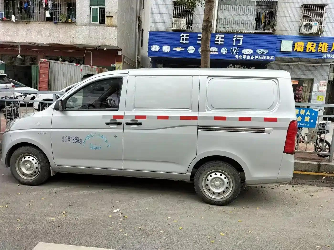 Wuling Rongguang V 2018 1.5L Standard Edition — миниатюра 2