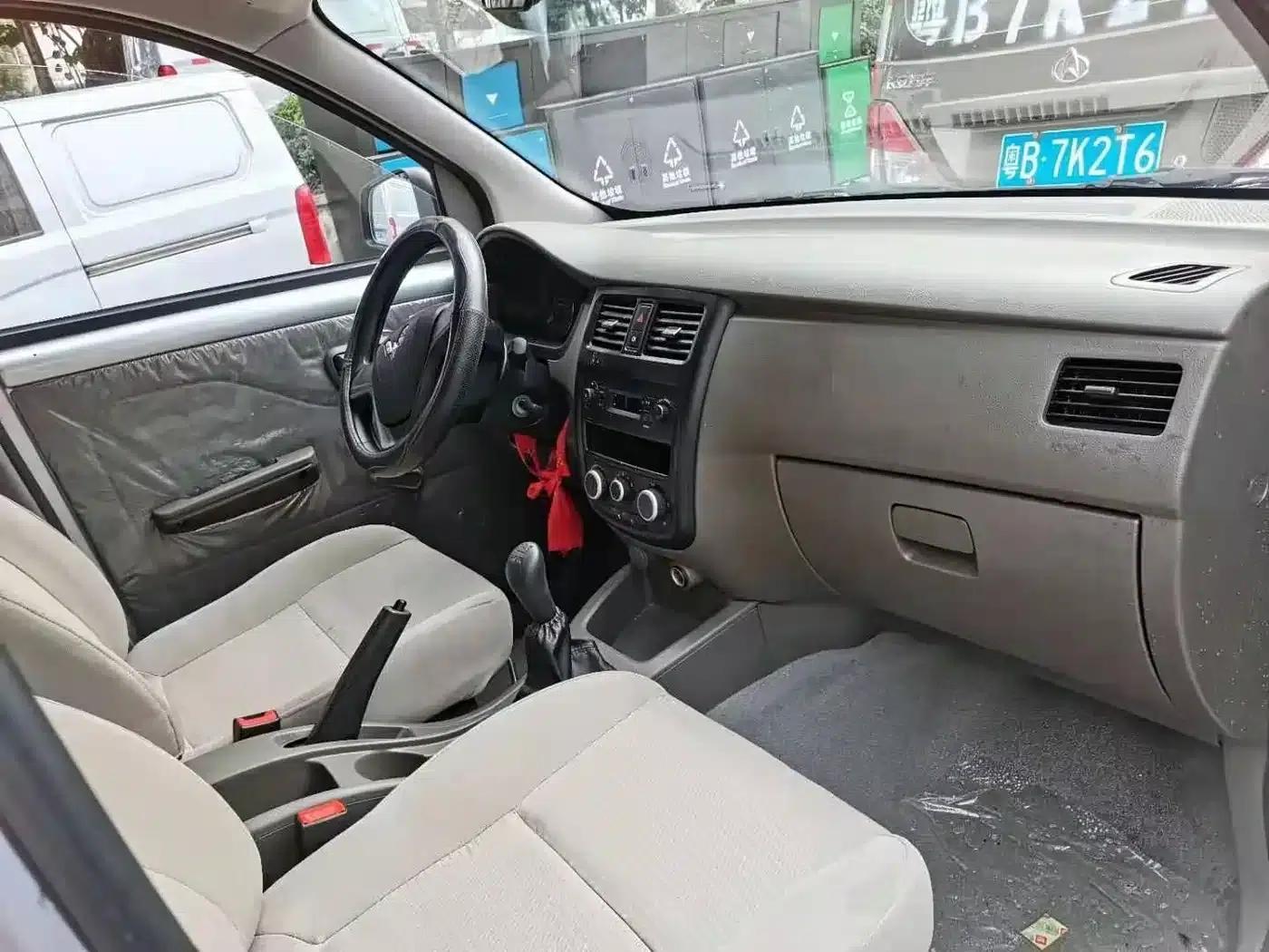 Wuling Rongguang V 2018 1.5L Standard Edition — миниатюра 8