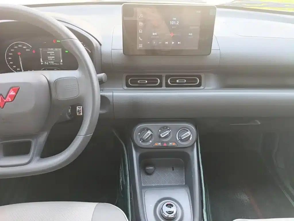 Wuling Hongguang New Energy 2025 Range-Extended Hybrid 50km Comfort Model — миниатюра 13