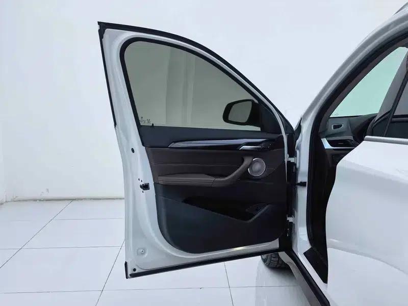 BMW X1 2021 sDrive25Li Leading Edition — миниатюра 29