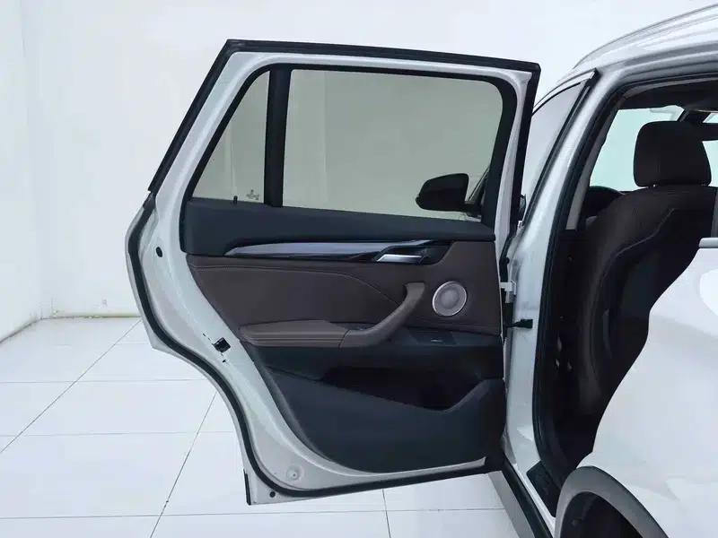 BMW X1 2021 sDrive25Li Leading Edition — миниатюра 31
