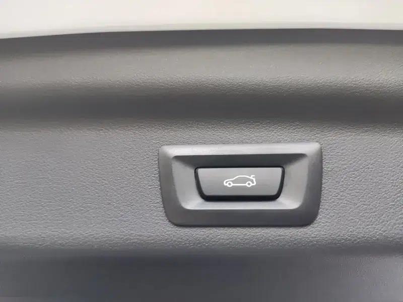 2023 BMW X1 sDrive20Li X Design Package — миниатюра 9