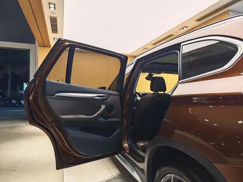 BMW X1 2016 sDrive18Li Luxury — миниатюра 32