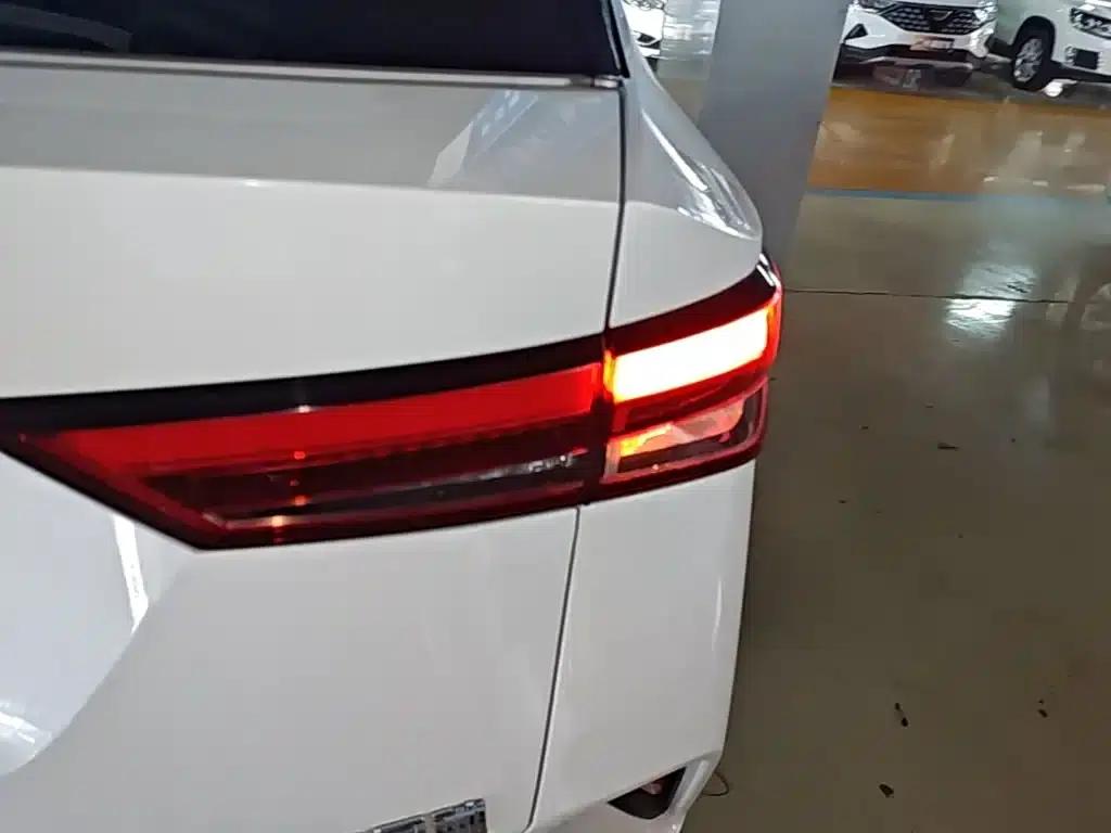 Wuling Xingchi 2023 1.5L CVT Comfort Edition — миниатюра 8