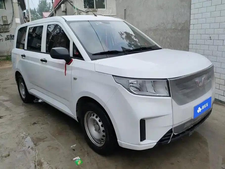 Wuling Hongguang PLUS 2020 1.5L Manual Standard 5-Seater — миниатюра 1