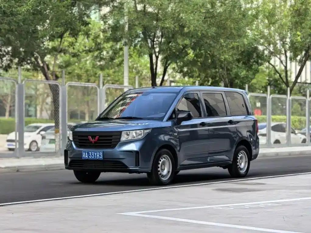 Wuling Hongguang PLUS 2019 1.5T Manual Standard 5-Seater — миниатюра 1