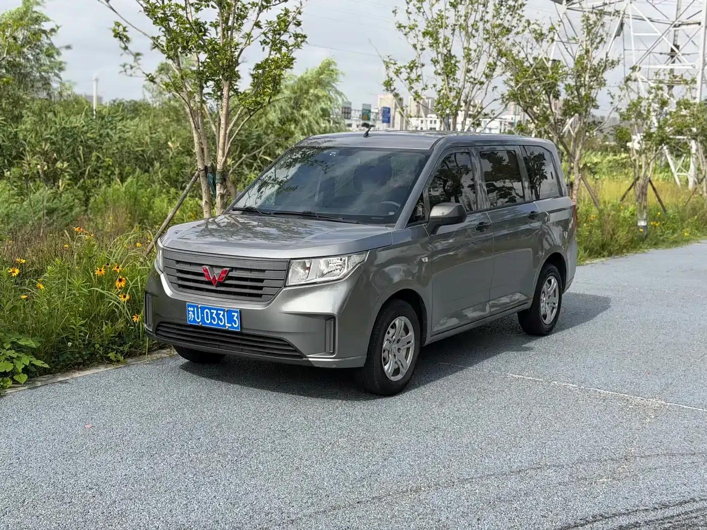 Wuling Hongguang PLUS 2020 1.5L Manual Standard 5-Seater — миниатюра 1