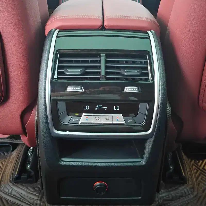 BMW X5 2025 xDrive40Li M Sport Shadow Edition — миниатюра 9