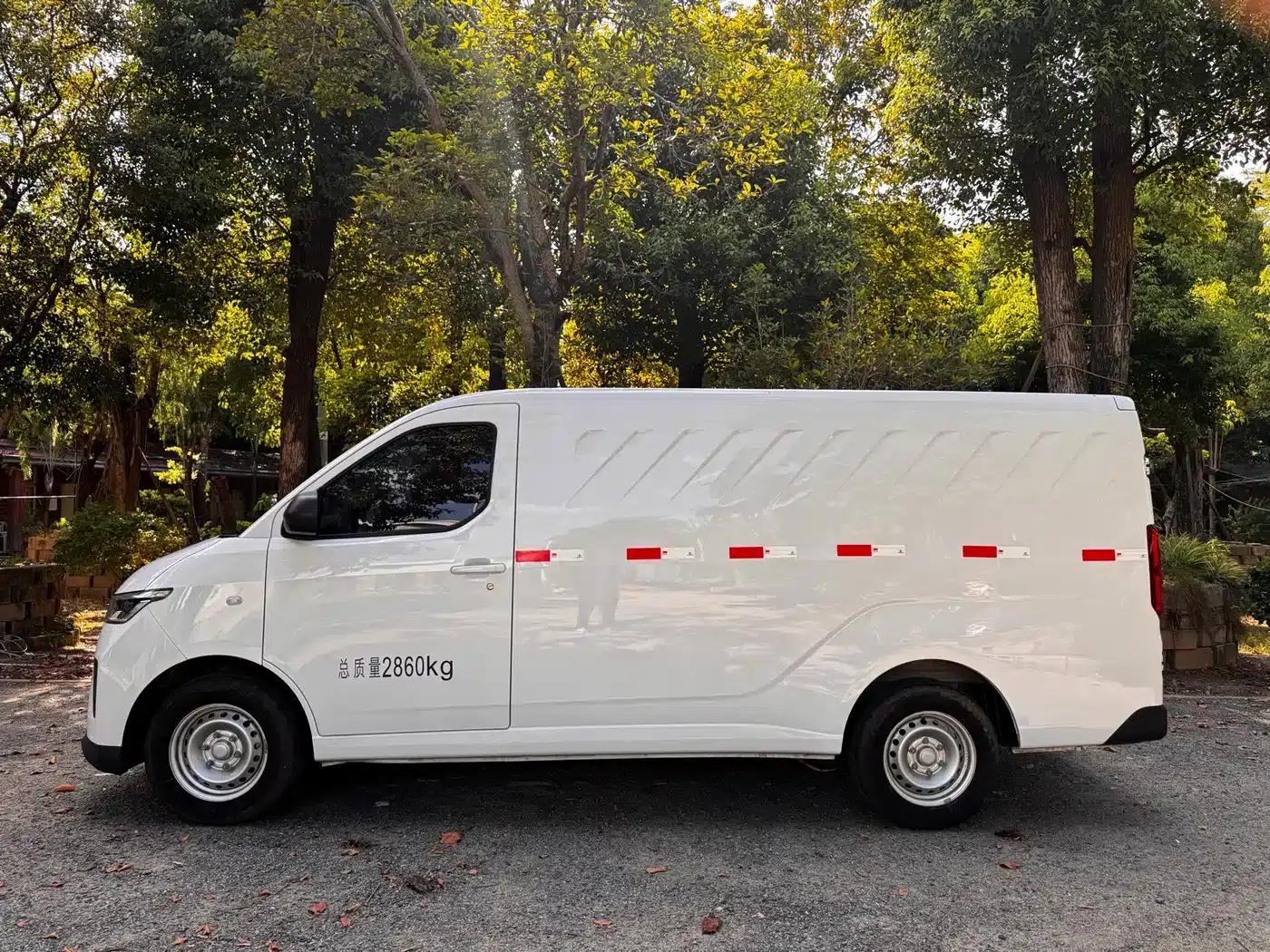Wuling Yangguang 2024 Model 230km Practical Sealed Window Version 60kW — миниатюра 4
