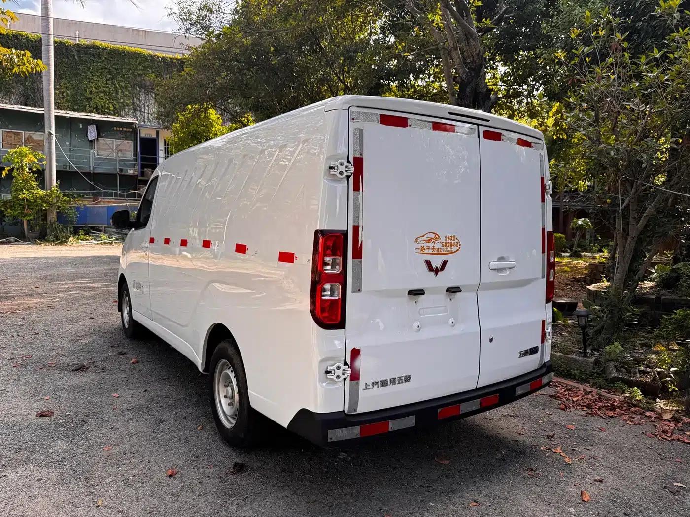 Wuling Yangguang 2024 Model 230km Practical Sealed Window Version 60kW — миниатюра 5