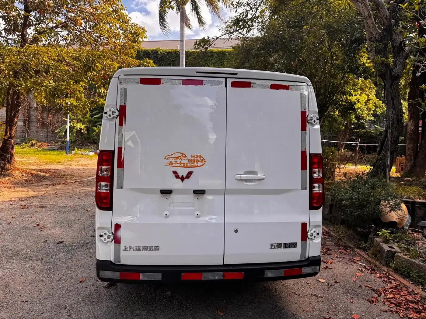 Wuling Yangguang 2024 Model 230km Practical Sealed Window Version 60kW — миниатюра 6