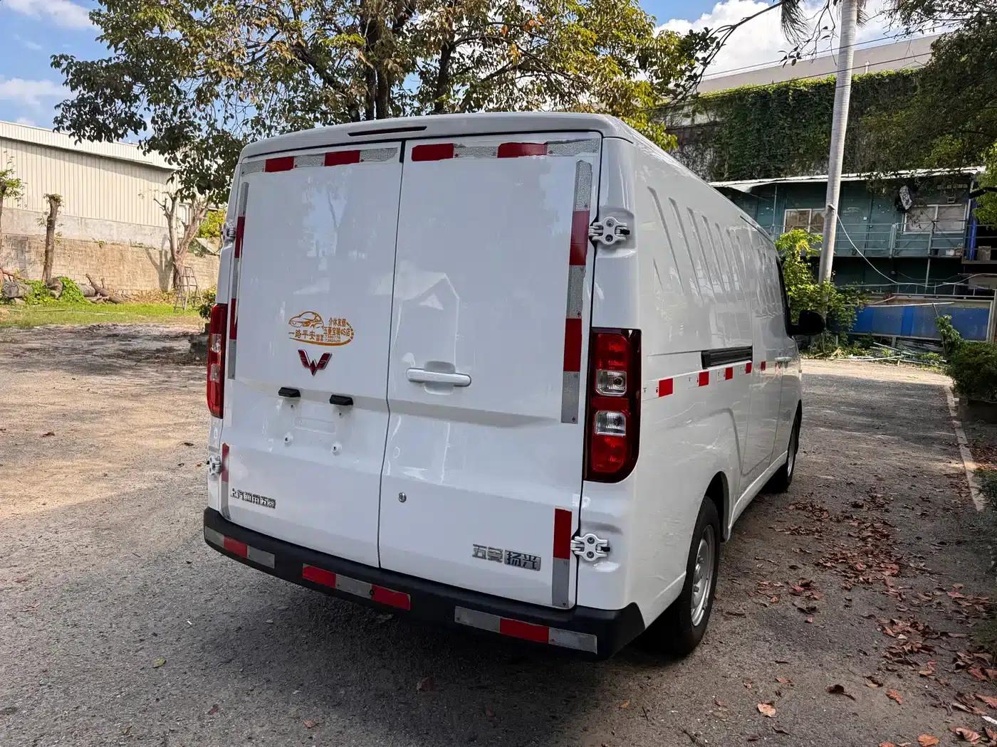 Wuling Yangguang 2024 Model 230km Practical Sealed Window Version 60kW — миниатюра 7