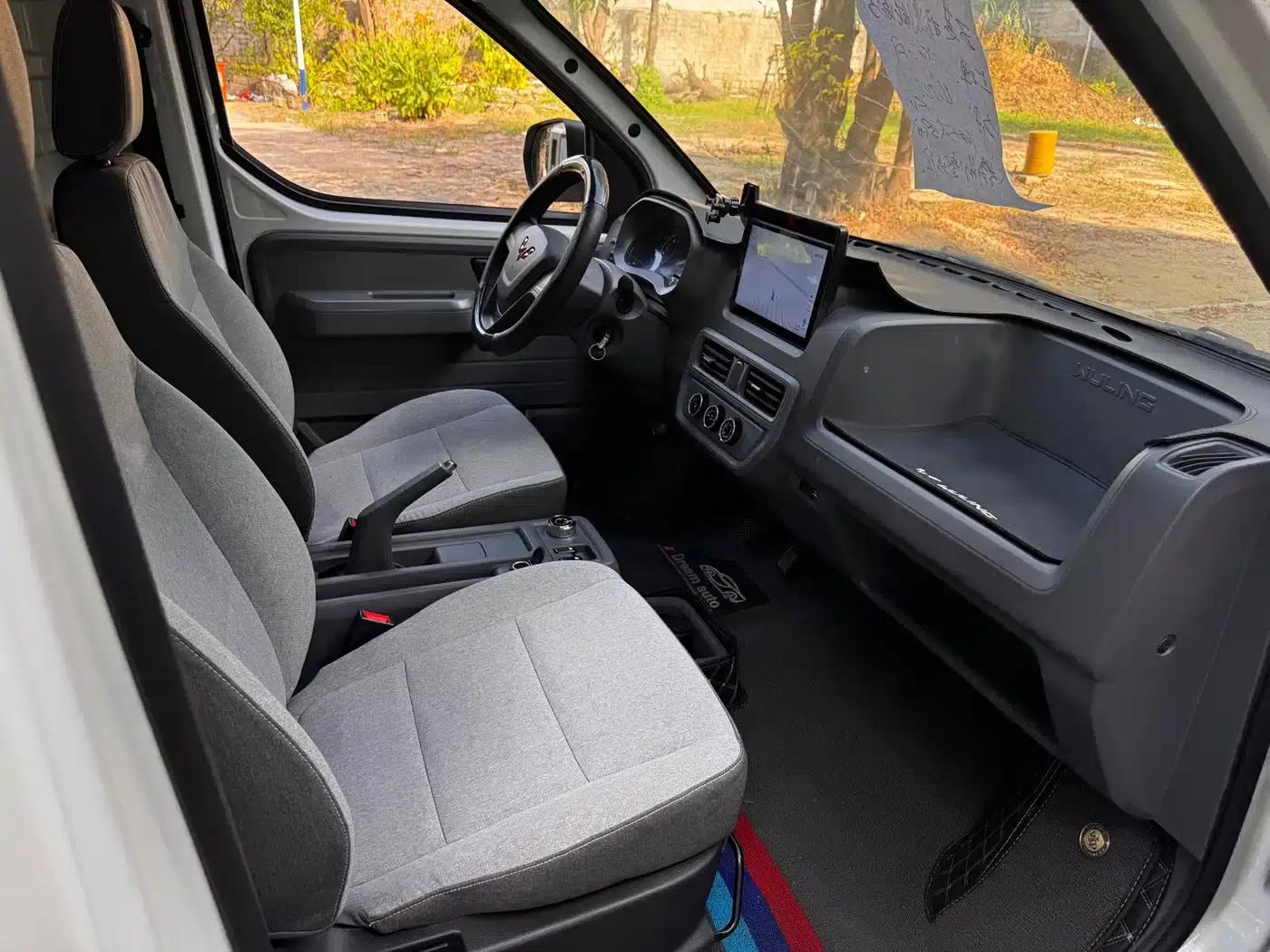 Wuling Yangguang 2024 Model 230km Practical Sealed Window Version 60kW — миниатюра 9