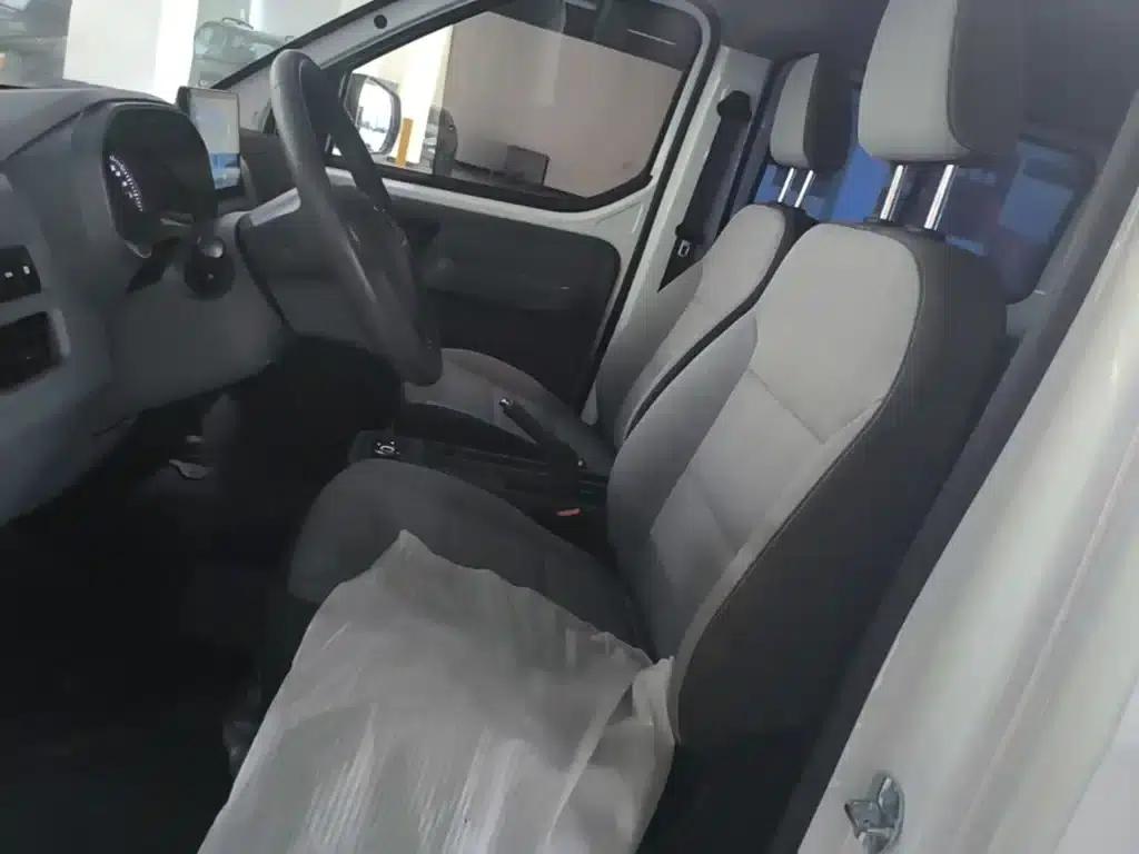 Wuling Yangguang 2025 400km/h Bus Comfort Edition — миниатюра 15