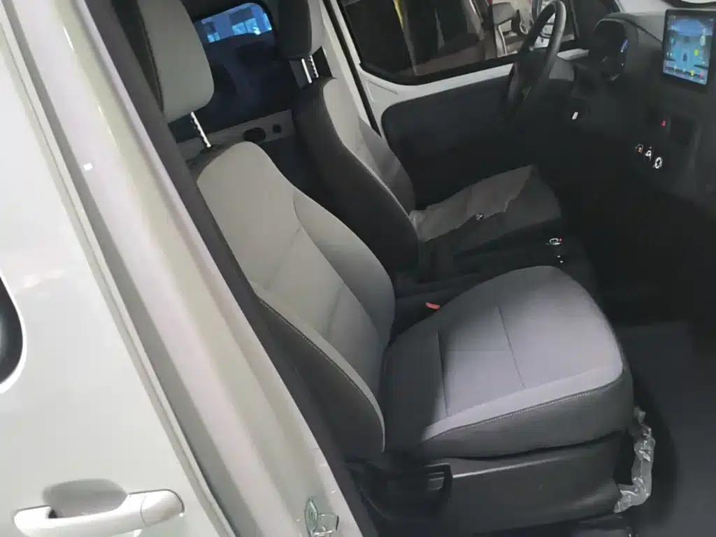 Wuling Yangguang 2025 400km/h Bus Comfort Edition — миниатюра 25